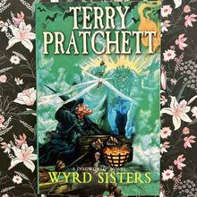 Load image into Gallery viewer, Terry Pratchett - Wyrd Sisters - #6 Discworld