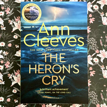 Load image into Gallery viewer, Ann Cleeves - The Heron&#39;s Cry - #2 Matthew Venn
