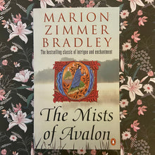 Load image into Gallery viewer, Marion Zimmer Bradley - The Mists of Avalon
